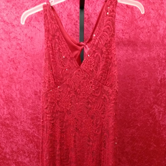 Dresses - Picture 1 of 4